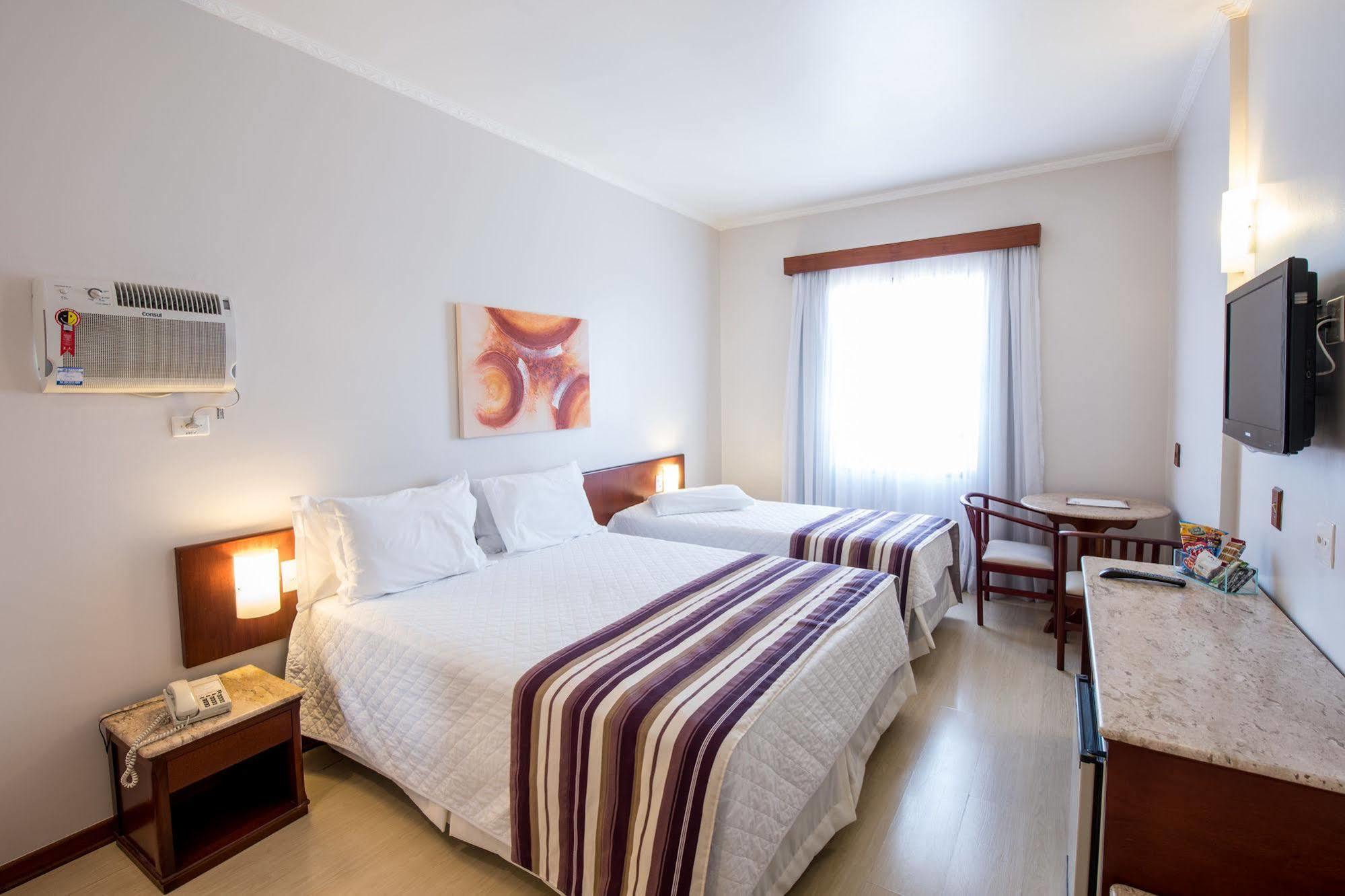 Hotel Carlton Plaza Pocos de Caldas Bagian luar foto