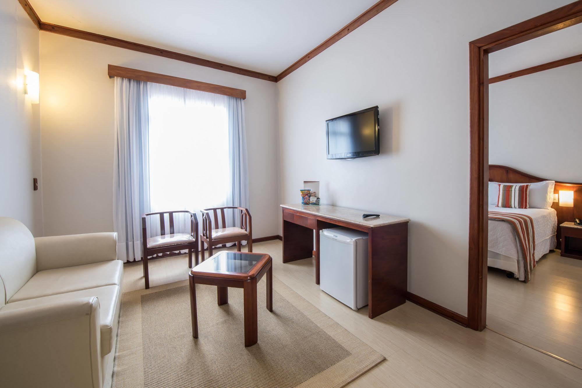 Hotel Carlton Plaza Pocos de Caldas Bagian luar foto