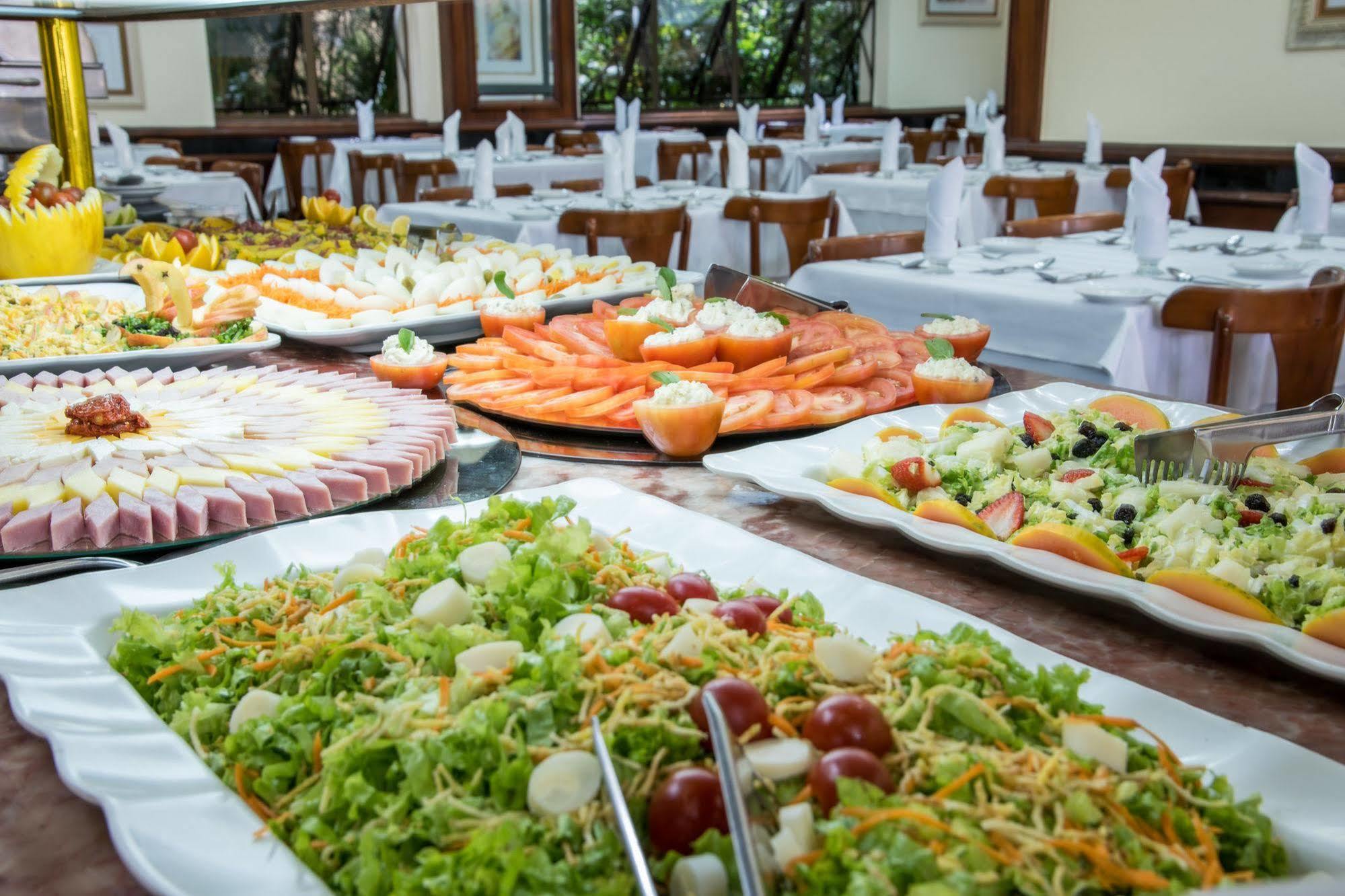 Hotel Carlton Plaza Pocos de Caldas Bagian luar foto